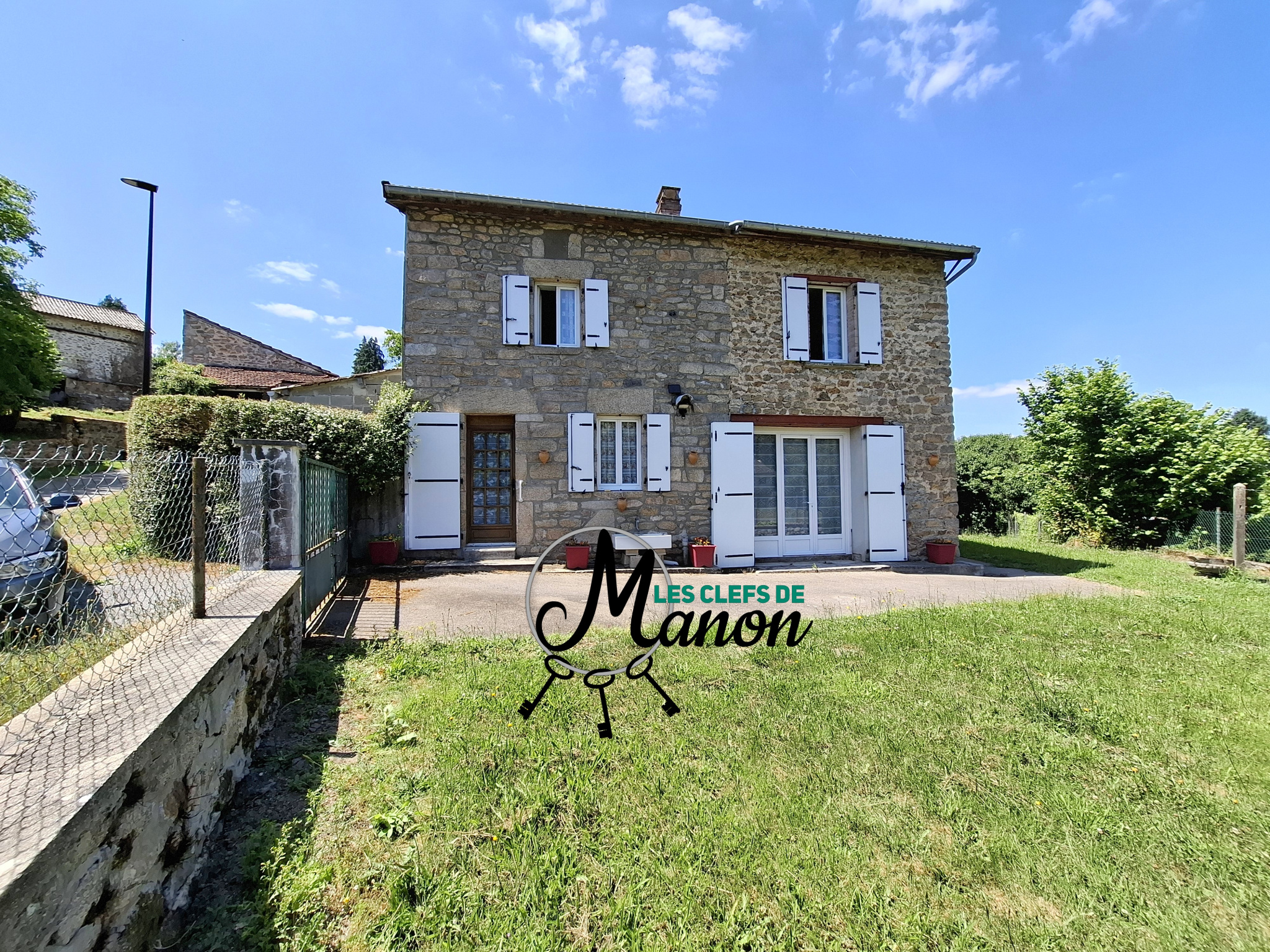 Belle maison en pierres à BESSINES SUR GARTEMPE