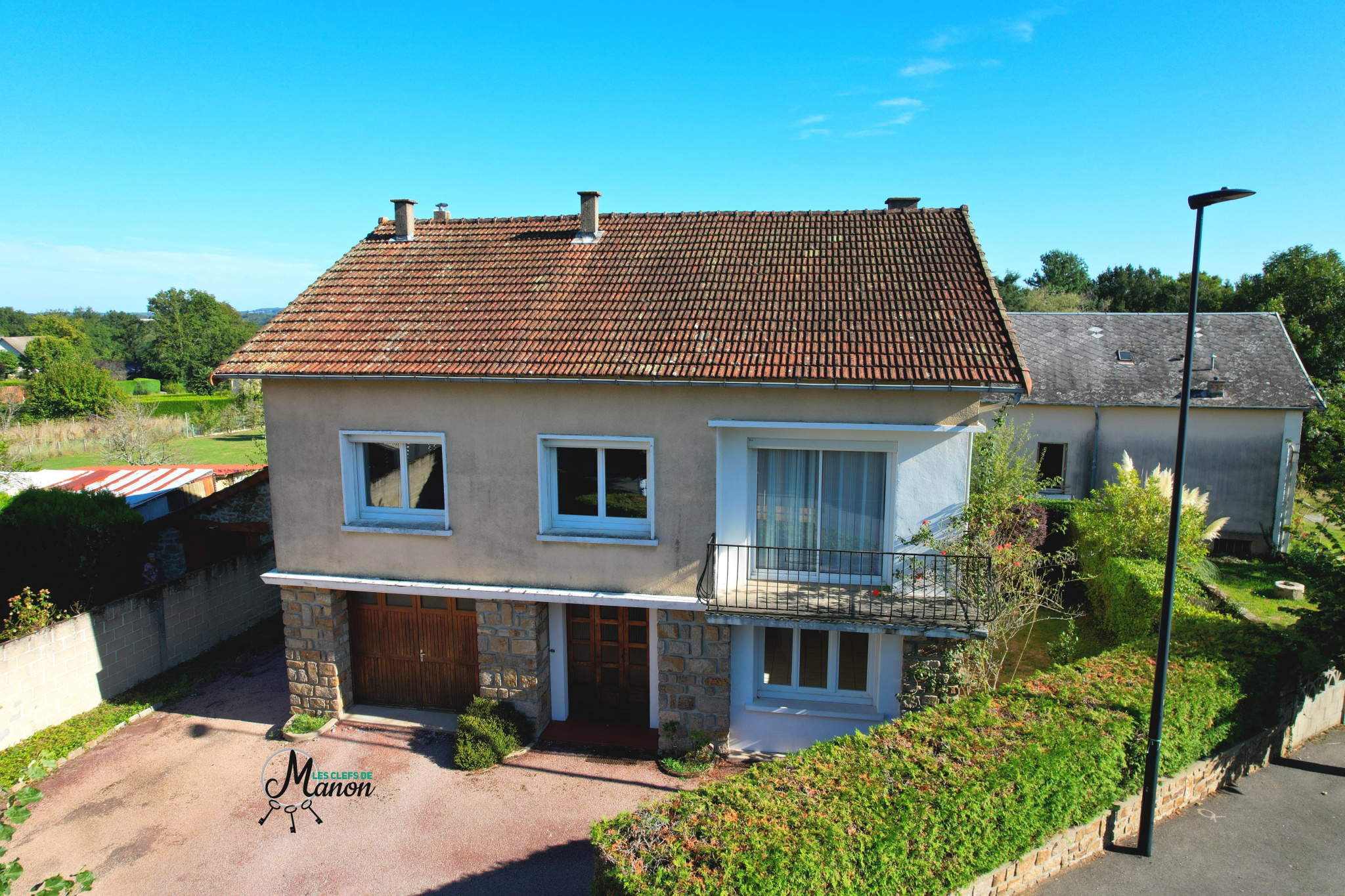 Très beau pavillon à proximité du bourg de BESSINES SUR GART