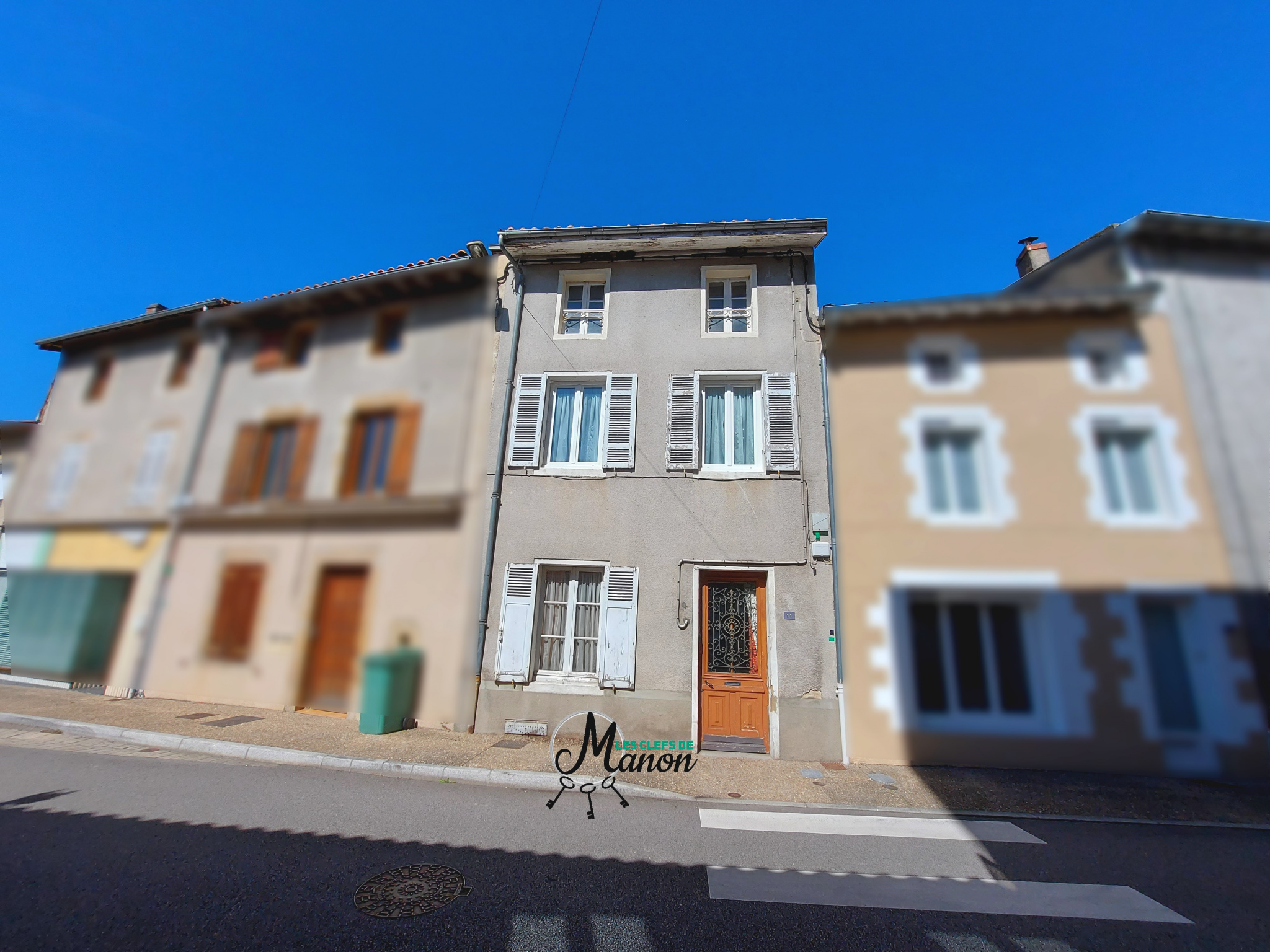 Maison de caractère bourg de CHÂTEAUPONSAC + terrain en bord