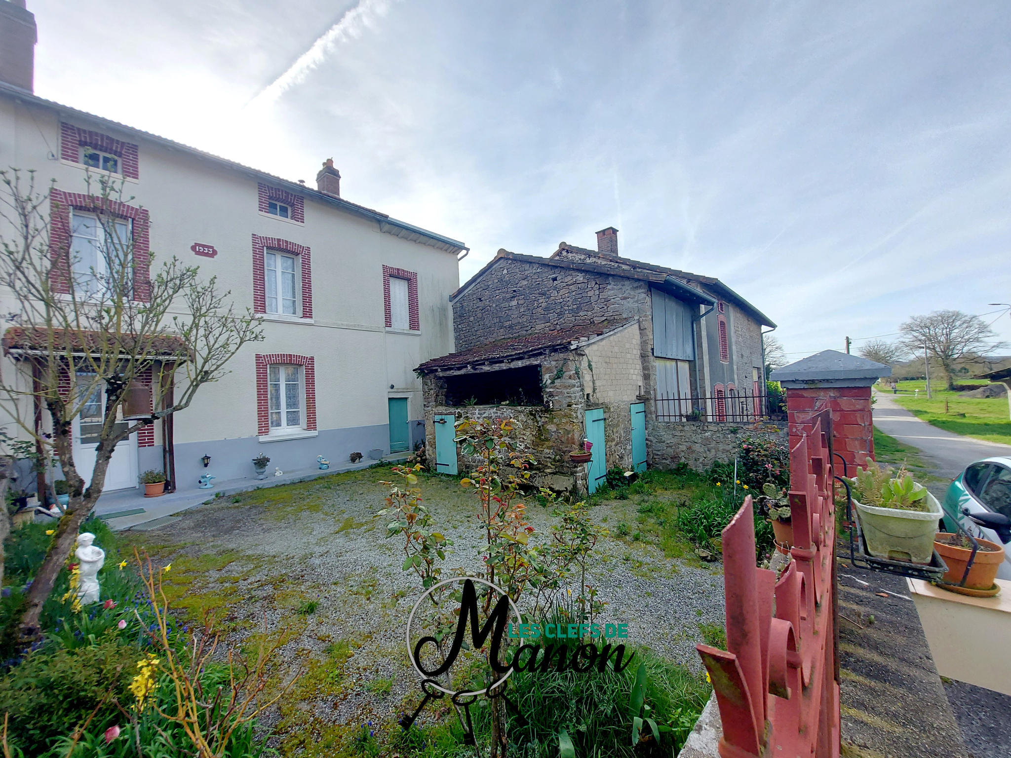 Maison 3 chambres + 2 granges et une maison à rénover à Chat