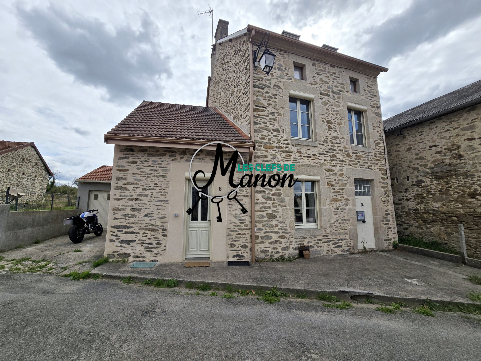 3-bedroom house requiring no work in LAURIERE 87370