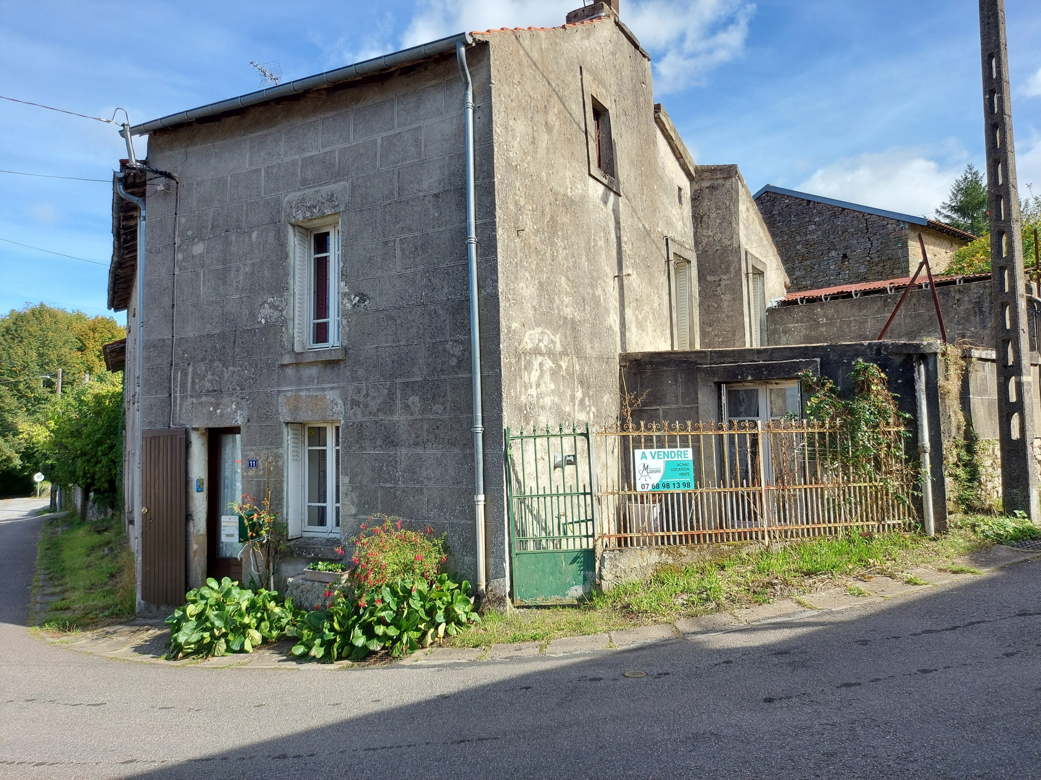 Maison d'habitation à rénover avec beau potentiel